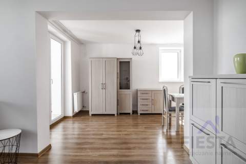 Śródmieście/2 pokoje/przestronne/balkon/SKM