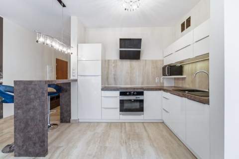 Jasne, komfortowe 54m2 na wynajem, duży balkon