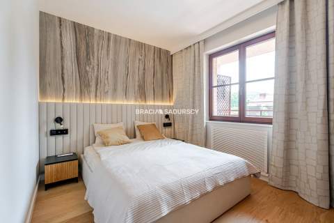 2 pok/ Balkon/ wysoki standard/ Królowej Jadwigi.