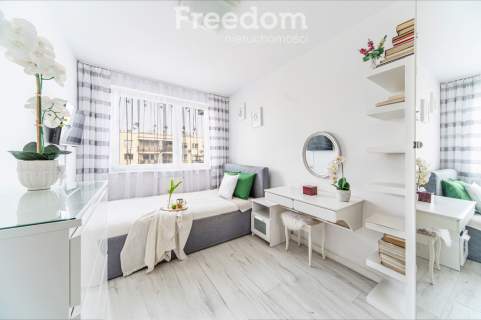 3-pokoje z dużym balkonem, podwójnym m. postojowym