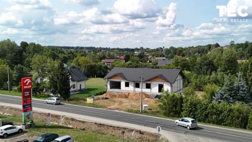 Lokal usługowy 776 m przy drodze 881 Sonina
