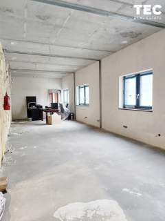 Lokal z dużym parkingiem / gabinety, biura