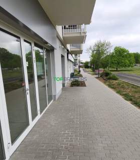 Przestronny lokal handlowo-usługowy