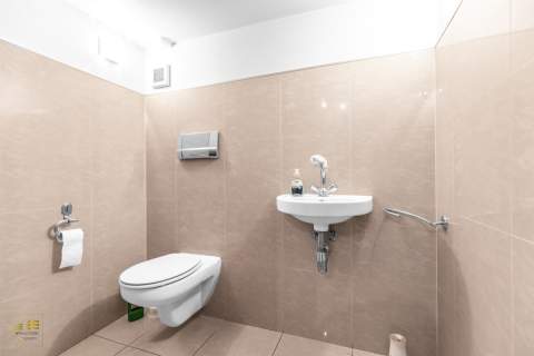 Lokal na parterze z witryną 210m2 - Lublin, Węglin