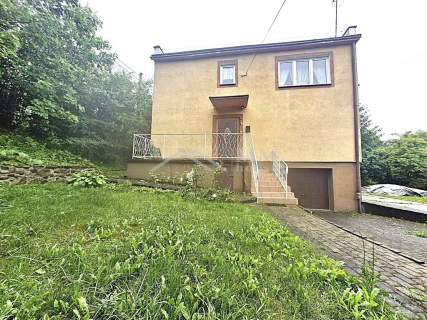  Na sprzedaż połowa domu   całe piętro garaż 