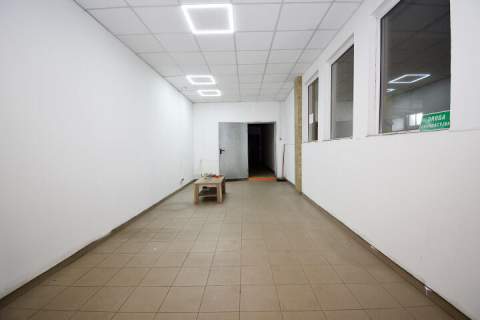 Hala magazynowa z zapleczem sanitarnym