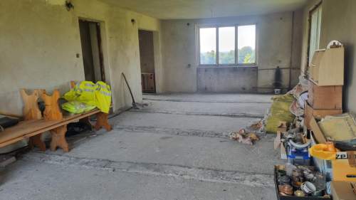 Dom mieszkalny na dużym terenie w Ochabach Małych.