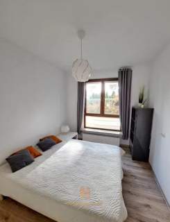 Apartament 2-pokoje z ogródkiem, komórką i garażem