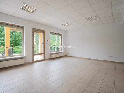 Lokal handlowo-usługowy 77,3 m , parking, Skawina