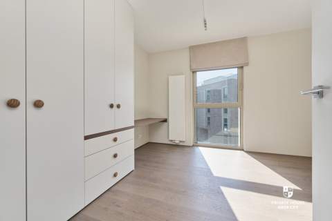 Trzypokojowy apartament z dużym tarasem przy parku