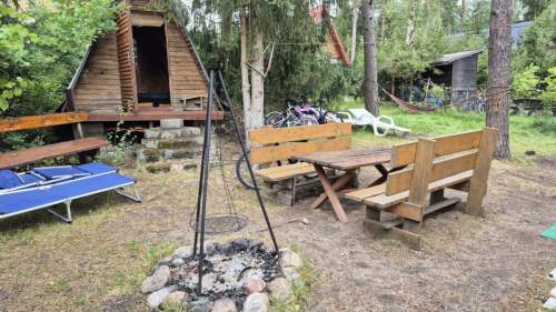 Domek letniskowy w lesie nad jeziorem z sauną