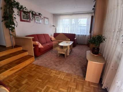 Skrajny dom w zabudowie szeregowej komfort i pry