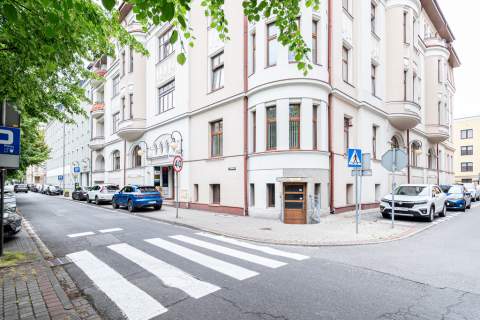 Narożny lokal z wyjątkową ekspozycją - Na wynajem