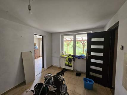 Nieduży, ładny dom w łagiewnikach, 1 ha działki