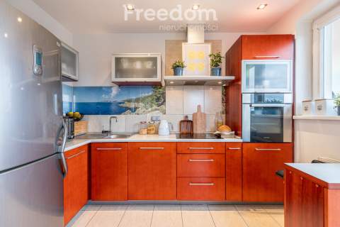 5 pokoi dwupoziomowe komórka balkon