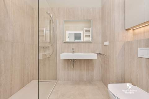 Trzypokojowy apartament z dużym tarasem przy parku
