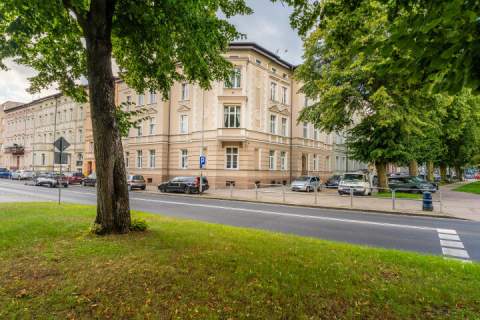 Przestronne mieszkanie w pięknej zabytkowej kamienicy