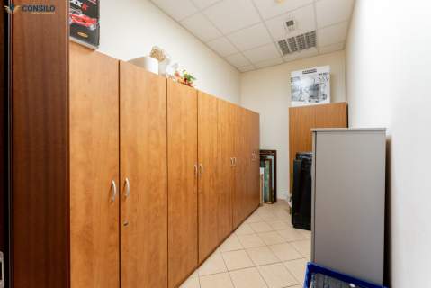 Biurowiec hala główna hala pomocnicza