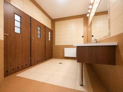 Działający hostel, kwatery pracownicze k. Jasionki
