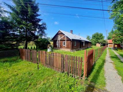 KLIMATYCZNY DREWNIANY DOM Z ZABUDOWANIAMI GOSPODARCZYMI, GORZYCE,...