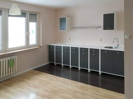 Przestronne 4-pokojowe mieszkanie z balkonem i dużą piwnicą