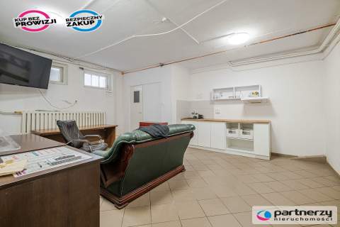 Pow. mieszkalna 350m2 Pow. produkcyjna 250m2