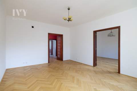 Piękne trzypokojowe mieszkanie w kamienicy