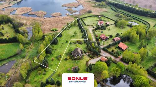 Działka budowlana z linią brzegową