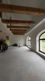 ZABYTKOWA STAJNIA CUGOWA Z XIX WIEKU 623 m2 POTE