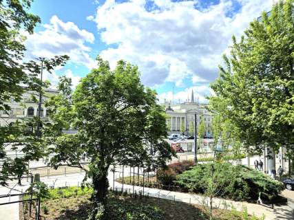 Plac Bankowy jasne, po remoncie wysoki standard