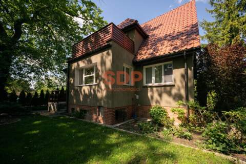 Klimatyczny dom w otoczeniu zieleni, Biskupin 240 m2 / 803 m2
