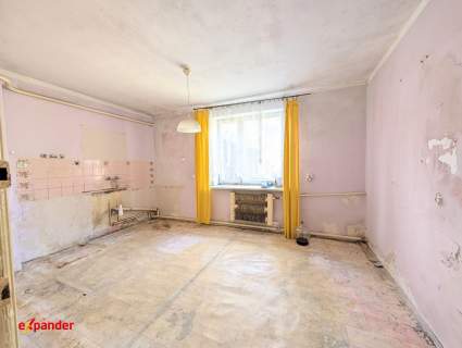Dom z dużą działką 40a , blisko morza