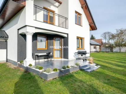 Dom jednorodzinny 138 m piękna działka 18 a