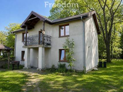 Zabytkowy dwór z XVIII w., 5,2 ha - inwestycja