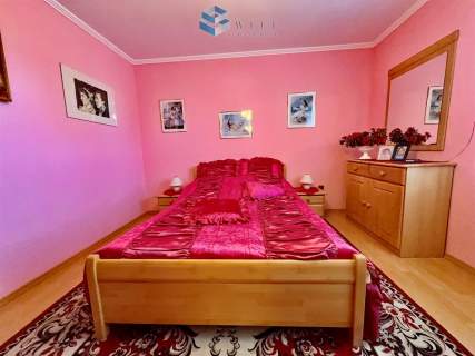Stylowy dom rodzinny z dużym garażem na dwa auta
