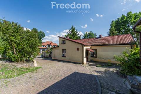 Działka 1379 m2 z zabudową 2 domów w Wesołej