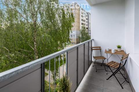 2 pokoje. Oddzielna kuchnia. Balkon