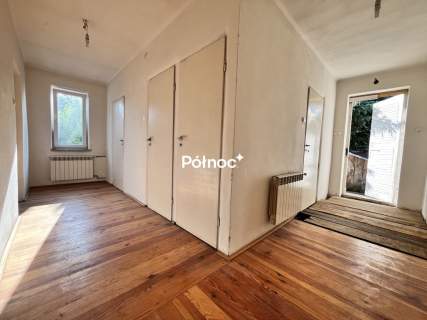 Dom z dwoma mieszkaniami. Duża działka 0,25 ha