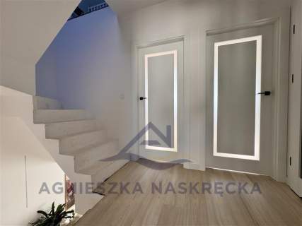 Nowoczesny lokal mieszkalny z ogródkiem na zamknię