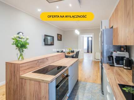 Duże mieszkanie w kamienicy w centrum, po remoncie