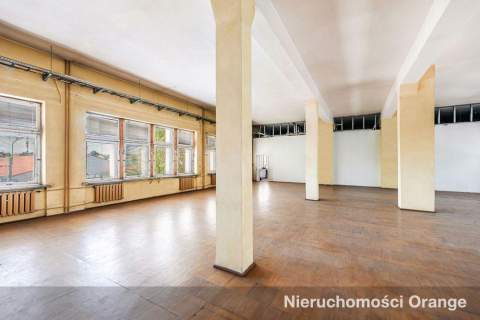 Duży budynek biurowo-mieszkalny w centrum