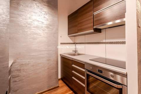 2pok 43 m2 atresole 20 min spacerem od Rynku