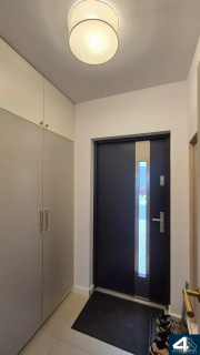 Nowoczesny dom z trzema miejscami parkingowymi