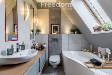 5 pokoi dwupoziomowe komórka balkon