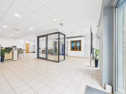 Idealny na Biuro, Salon   120 m przy Pasterniku
