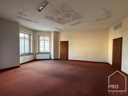 Przestronny apartament w kamienicy z windą