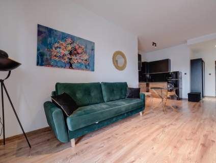 PRZESTRONNA KAWALERKA W APARTAMENTOWCU