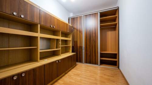 Centrum Lądka-Zdroju, 2 pokoje garderoba