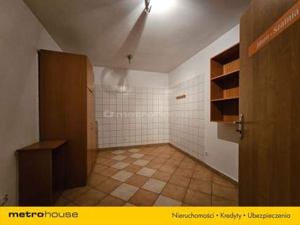 Budynek usługowo-handlowy z mieszkaniem 2 pokoje