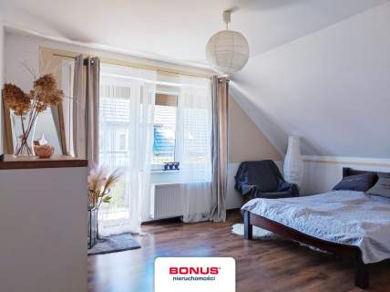 Komfortowy dom bliźniaczy z dużą działką